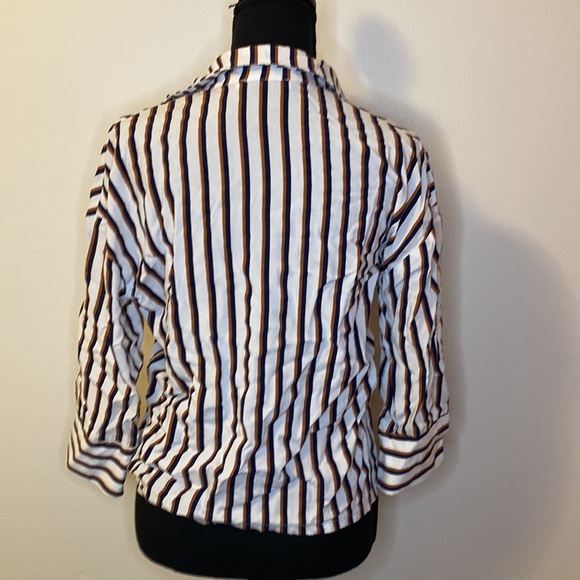 ๐ 2/$25 Pull & Bear Women's Striped Button Up - Picture 4 of 5